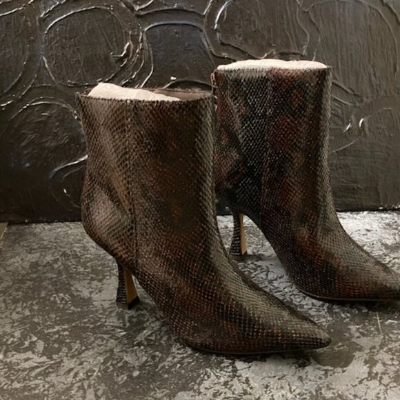 NWT GABRIELLE UNION (SETBACK HEEL BOOTIE)) - Picture 3 of 11